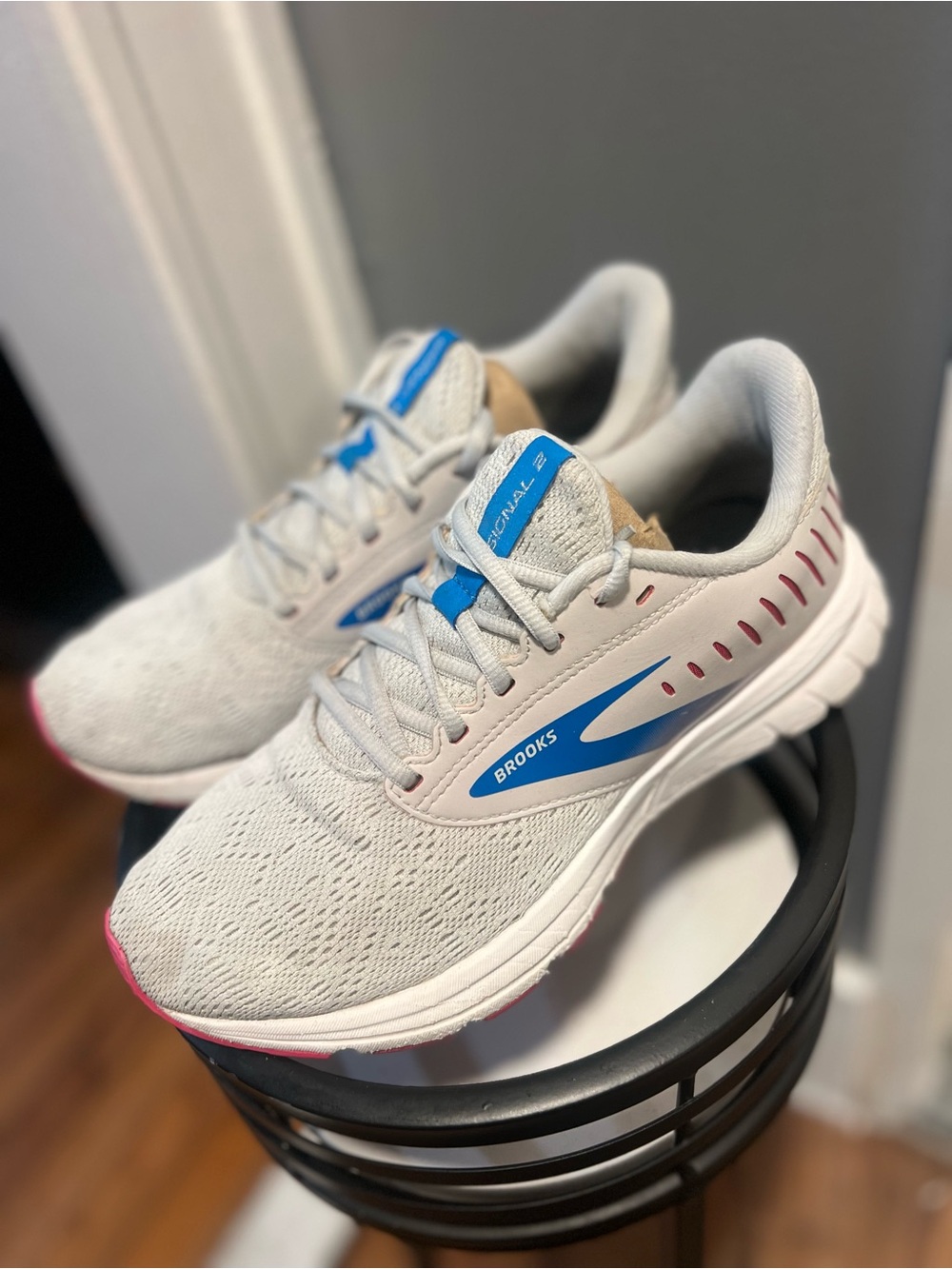 Brooks Women's Light Gray Running Shoes with Blue and Pink Accents size 8 B